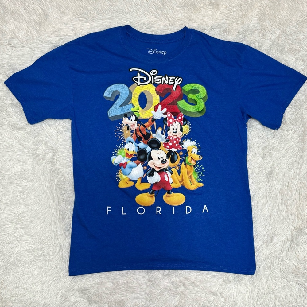 2023 Disney Florida T-Shirt • Mickey and Friends Graphic • Men’s Sz L (42/44)